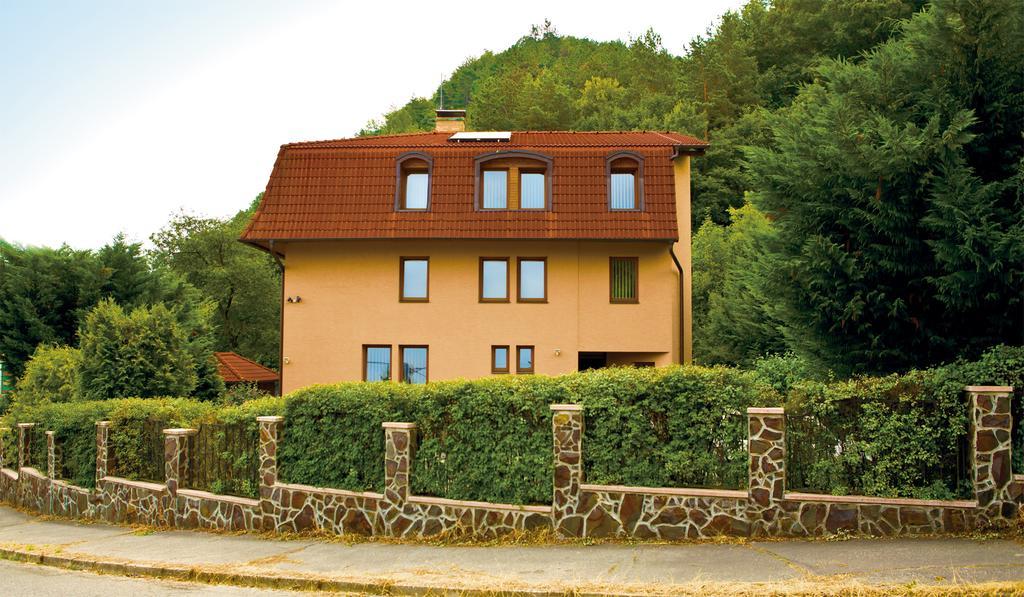 Penzion Pod Brezinou Trenčín Exterior foto
